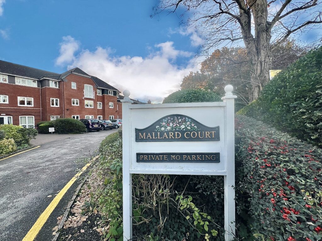 Long Lane, Upton, CH2