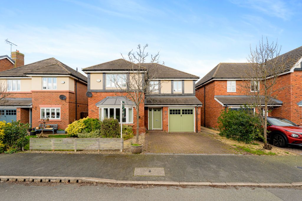 Yew Tree Avenue, Saughall, CH1