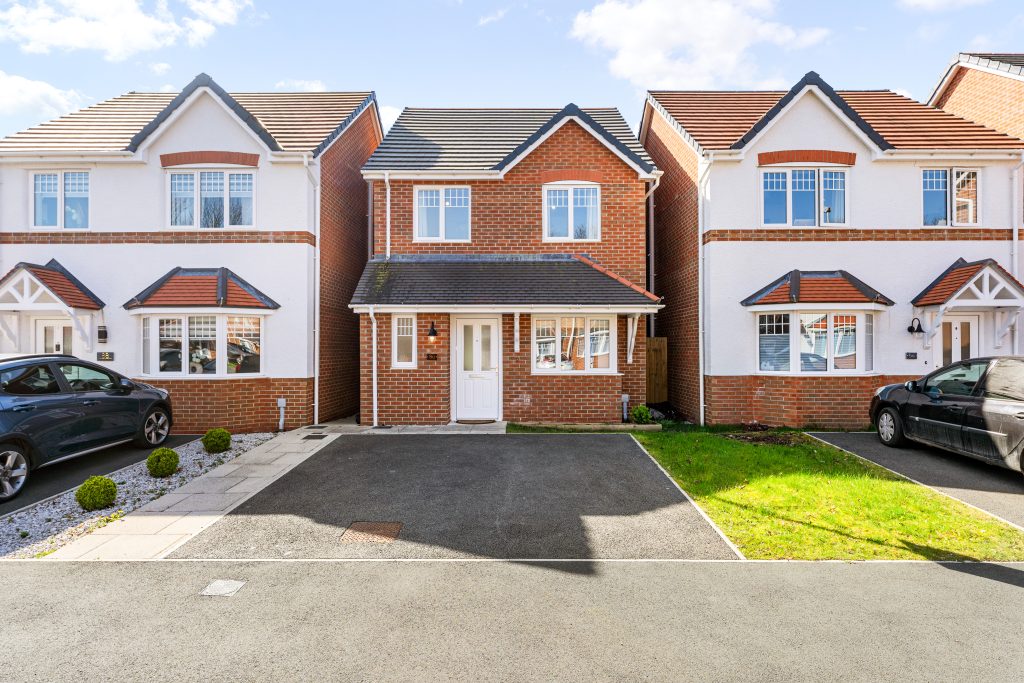 Maes Glyndwr, Wrexham, LL11