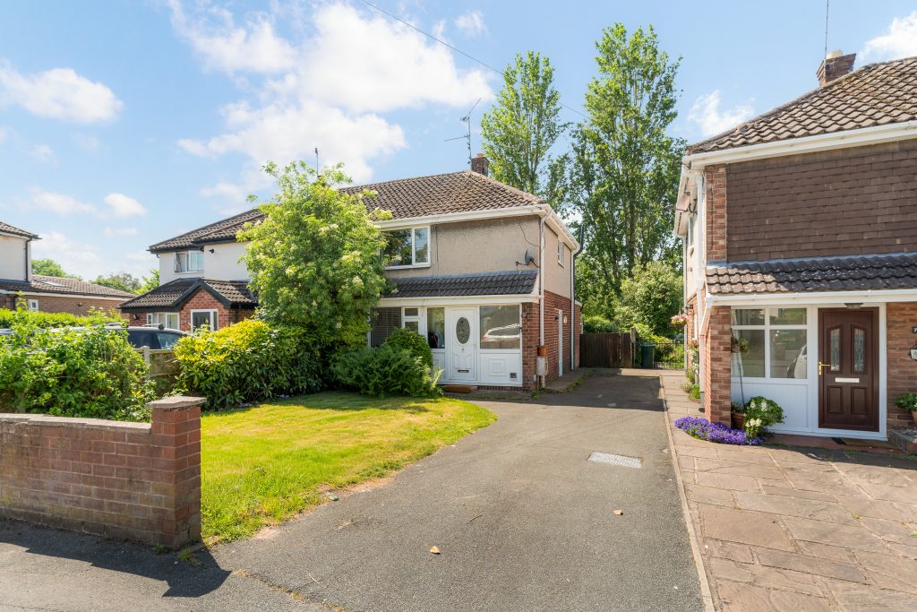 Dicksons Drive, Newton, CH2