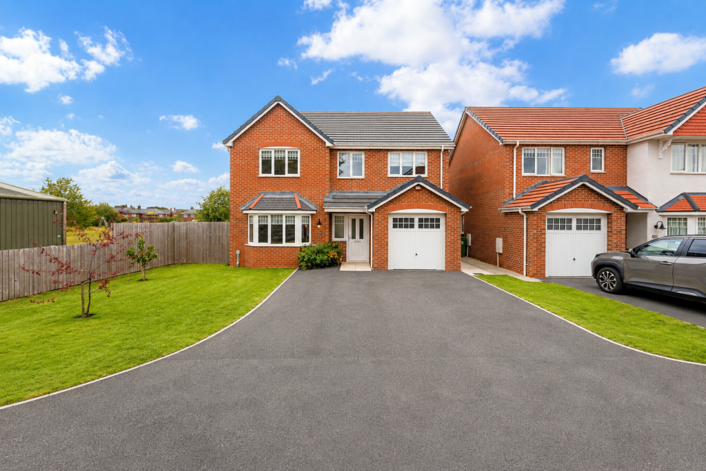 Maes Glyndwr, Wrexham, LL11